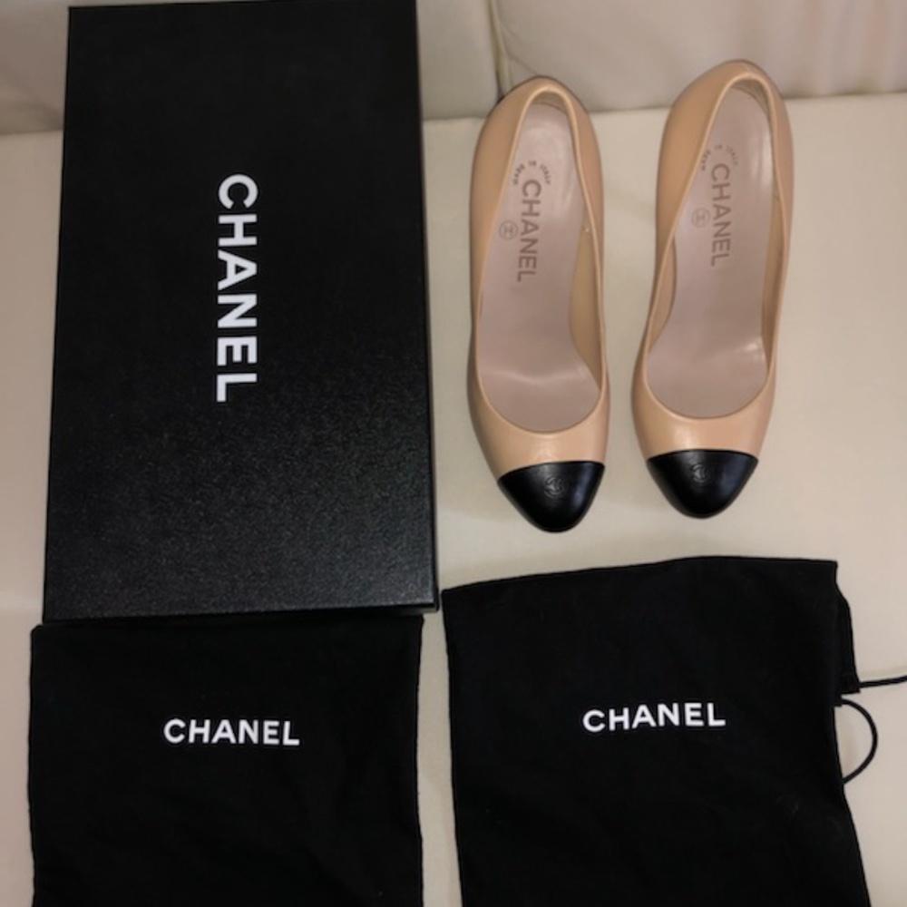 Chanel Lambskin Cap Toe Pumps 38.5 Beige Black